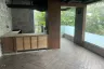 Commercial for rent in Khlong Tan Nuea, Bangkok