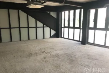 Commercial for rent in Khlong Tan Nuea, Bangkok