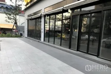 Commercial for rent in Khlong Tan Nuea, Bangkok