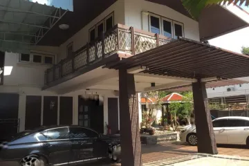 5 Bedroom Commercial for rent in Khlong Tan Nuea, Bangkok