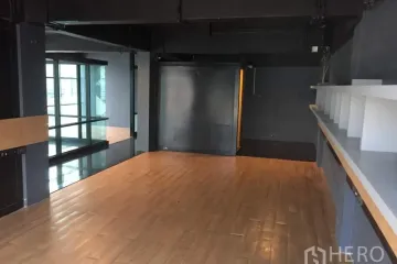 Commercial for rent in Khlong Tan Nuea, Bangkok