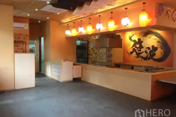 Commercial for rent in Khlong Tan Nuea, Bangkok
