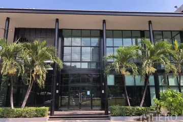 Commercial for rent in Khlong Tan Nuea, Bangkok