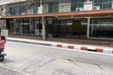 Commercial for rent in Khlong Tan Nuea, Bangkok