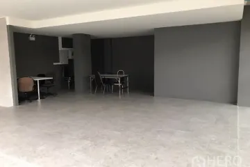 Commercial for rent in Khlong Tan Nuea, Bangkok