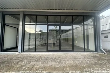 Commercial for rent in Phra Khanong, Bangkok near BTS Ekkamai