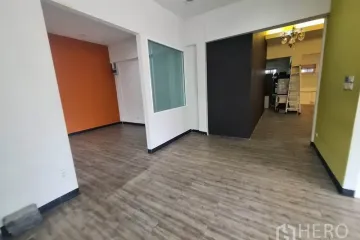 Commercial for rent in Khlong Tan Nuea, Bangkok