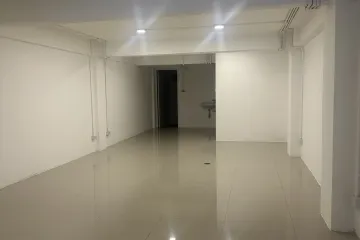 Commercial for rent in Khlong Tan Nuea, Bangkok near BTS Phrom Phong