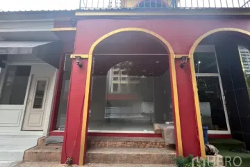 Commercial for rent in Khlong Tan Nuea, Bangkok