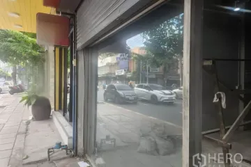Commercial for rent in Khlong Tan Nuea, Bangkok