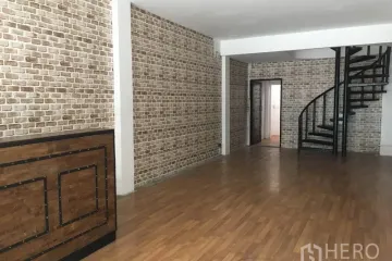 Commercial for rent in Khlong Tan Nuea, Bangkok near BTS Phrom Phong