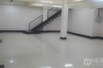 Commercial for rent in Yan Nawa, Bangkok near BTS Sueksa Witthaya
