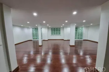 4 Bedroom Commercial for rent in Si Phraya, Bangkok near MRT Sam Yan