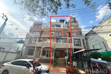 Commercial for rent in Khlong Tan Nuea, Bangkok