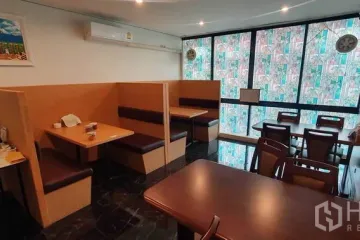 4 Bedroom Commercial for rent in Khlong Tan Nuea, Bangkok