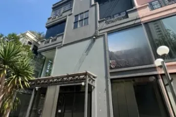 Commercial for rent in Khlong Toei Nuea, Bangkok near MRT Sukhumvit