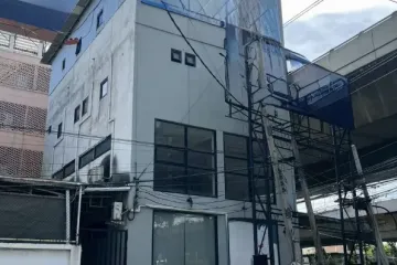 Commercial for rent in Bang Kapi, Bangkok near MRT Pradit Manutham