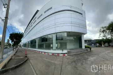 Commercial for rent in Khlong Toei, Bangkok near MRT Queen Sirikit National Convention Centre