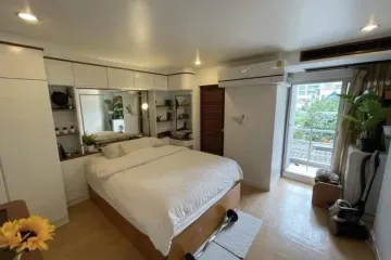 1 Bedroom Condo for rent in 49 Suite, Khlong Tan Nuea, Bangkok near BTS Thong Lo