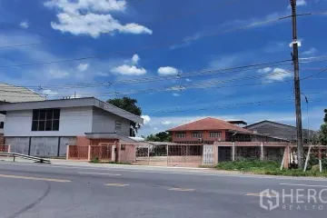 Warehouse / Factory for rent in Phuet Udom, Pathum Thani