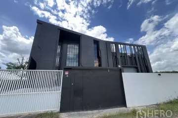 Warehouse / Factory for sale in Khlong Song Ton Nun, Bangkok