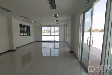 Warehouse / Factory for rent in Bang Sao Thong, Samut Prakan