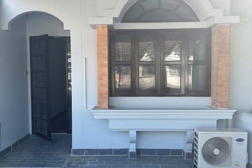 2 Bedroom Townhouse for rent in Chan Kasem, Bangkok near MRT Chankasem