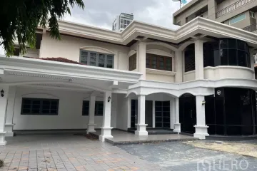 5 Bedroom House for rent in Phra Khanong Nuea, Bangkok near BTS Ekkamai