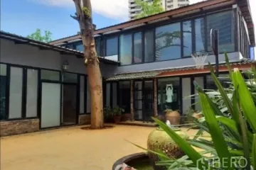 2 Bedroom House for rent in Khlong Tan, Bangkok near BTS Thong Lo