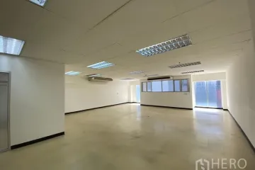 Office for rent in Khlong Toei Nuea, Bangkok near BTS Nana