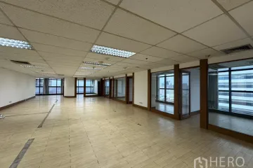 Office for rent in Khlong Tan Nuea, Bangkok near BTS Ekkamai