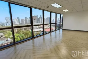 Office for rent in Makkasan, Bangkok near Airport Rail Link Makkasan