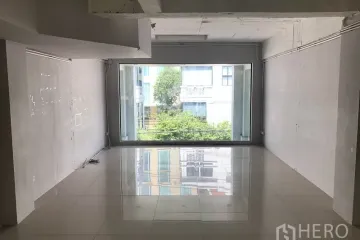 Office for rent in Khlong Toei Nuea, Bangkok near MRT Sukhumvit