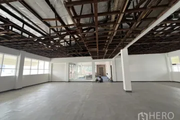 Office for rent in Phra Khanong Nuea, Bangkok near BTS Phra Khanong