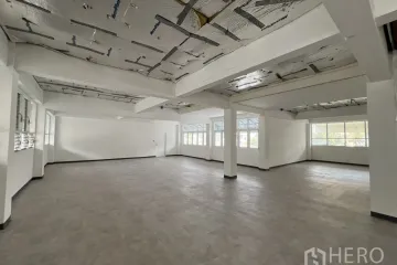 Office for rent in Phra Khanong Nuea, Bangkok near BTS Phra Khanong