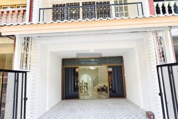 2 Bedroom Townhouse for sale in Khlong Chan, Bangkok