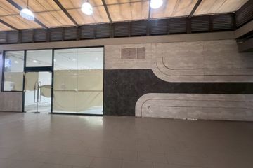 Commercial for rent in Khlong Toei Nuea, Bangkok near MRT Phetchaburi