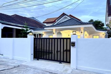 2 Bedroom House for sale in Na Kluea, Chonburi