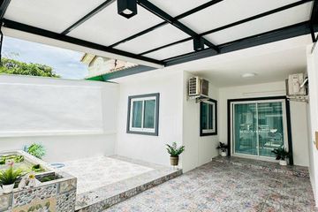 2 Bedroom Townhouse for sale in Na Kluea, Chonburi