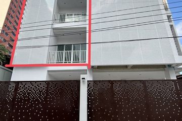 1 Bedroom Townhouse for rent in Khlong Toei Nuea, Bangkok near MRT Sukhumvit