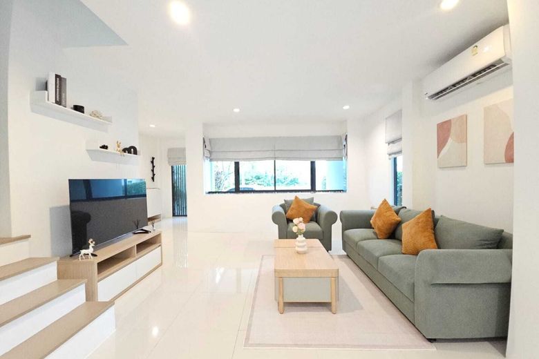 3 Bedroom Townhouse For Rent