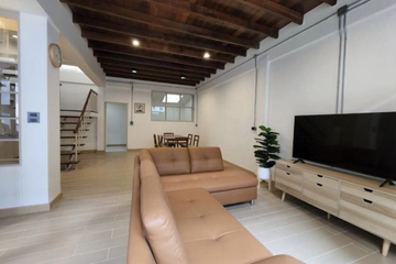 2 Bedroom Townhouse for rent in Khlong Tan Nuea, Bangkok