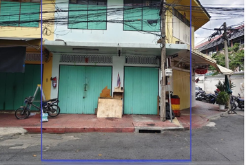 House for rent in Wat Thepsirin, Bangkok near MRT Sam Yot