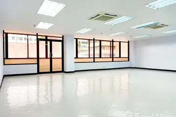Office for rent in Asoke Tower, Khlong Toei Nuea, Bangkok near MRT Phetchaburi