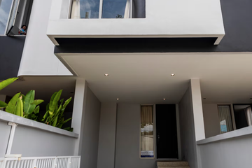 2 Bedroom Townhouse for sale in Ratsada, Phuket