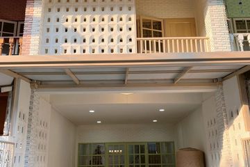 3 Bedroom Townhouse for sale in Khlong Chan, Bangkok