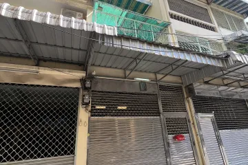4 Bedroom House for rent in Wang Burapha Phirom, Bangkok near MRT Sam Yot