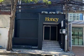 Commercial for rent in Khlong Toei Nuea, Bangkok near MRT Sukhumvit