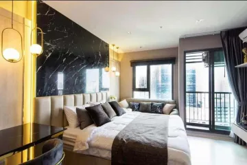 Condo for sale in Life One Wireless, Lumpini, Bangkok near BTS Ploen Chit