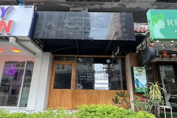 2 Bedroom Commercial for rent in Baan Prompong, Khlong Tan Nuea, Bangkok